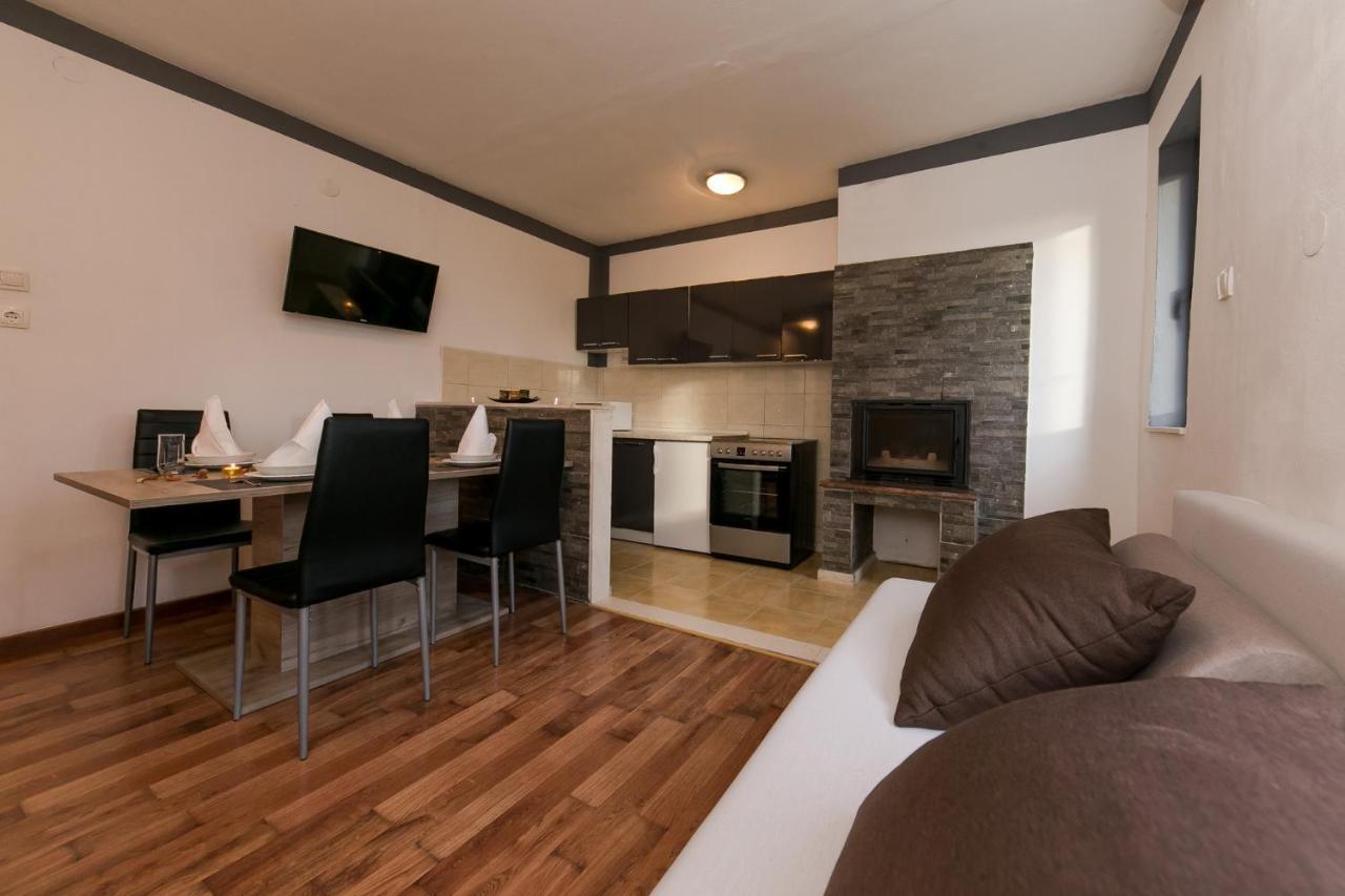 Apartments Vukman Trogir Ngoại thất bức ảnh